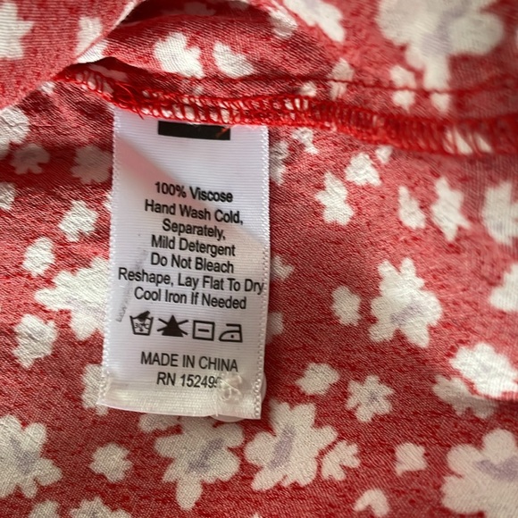 Amour Vert Odilia Crepe Blouse in Jane Red - Picture 7 of 7